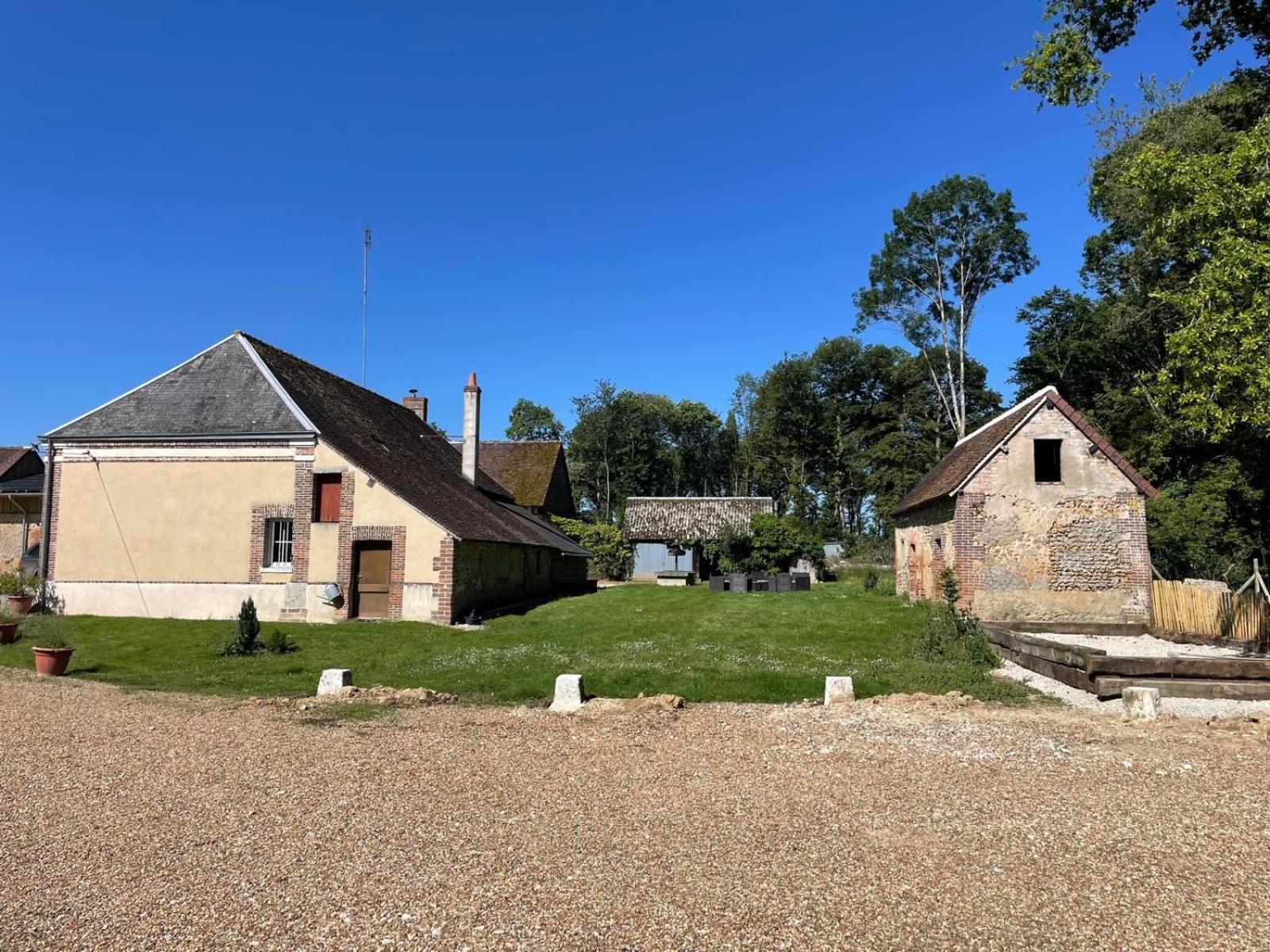 Lanneray Gite A La Ferme De Sainte Radegonde מראה חיצוני תמונה